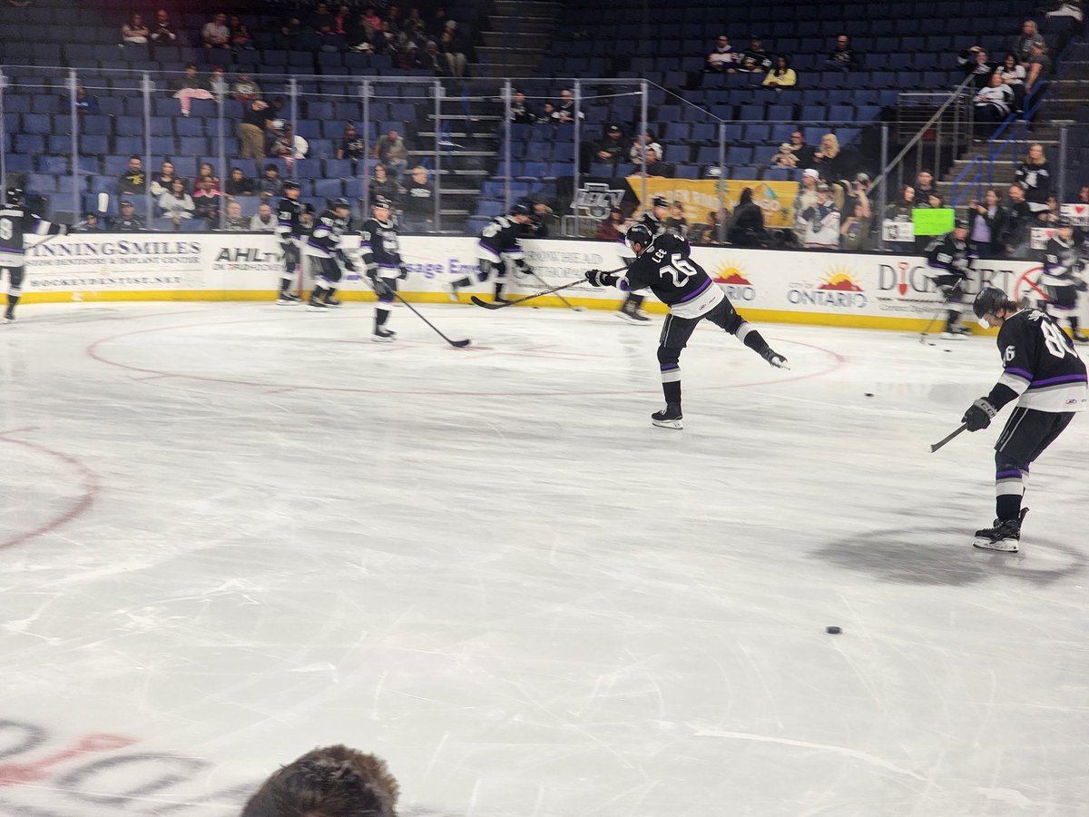 The_ArchAngel26's tweet photo. Pregame Warmies 
#GoReignGo https://t.co/ju1j42jmgS