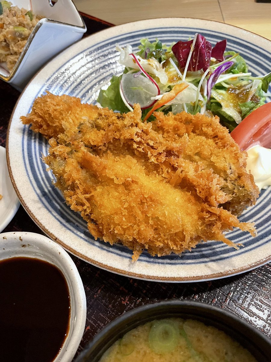 oh_sakeaaaah's tweet photo. 矢田や、ふた葉、鳥重のランチ🍗 https://t.co/eHQrETaSUx