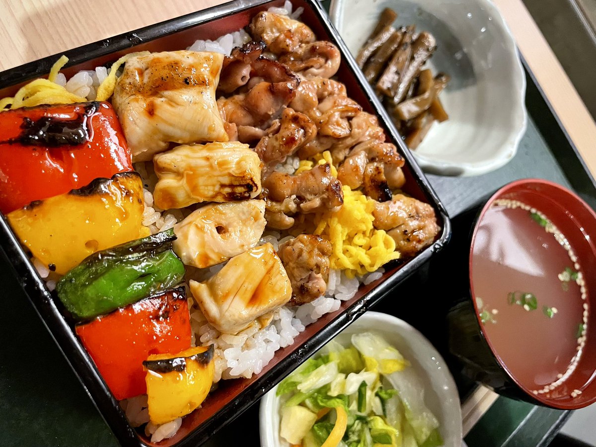 oh_sakeaaaah's tweet photo. 矢田や、ふた葉、鳥重のランチ🍗 https://t.co/eHQrETaSUx
