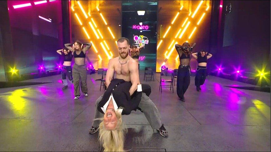 Luckiest man in Wrestling 
#wrestlemania #LivMorgan