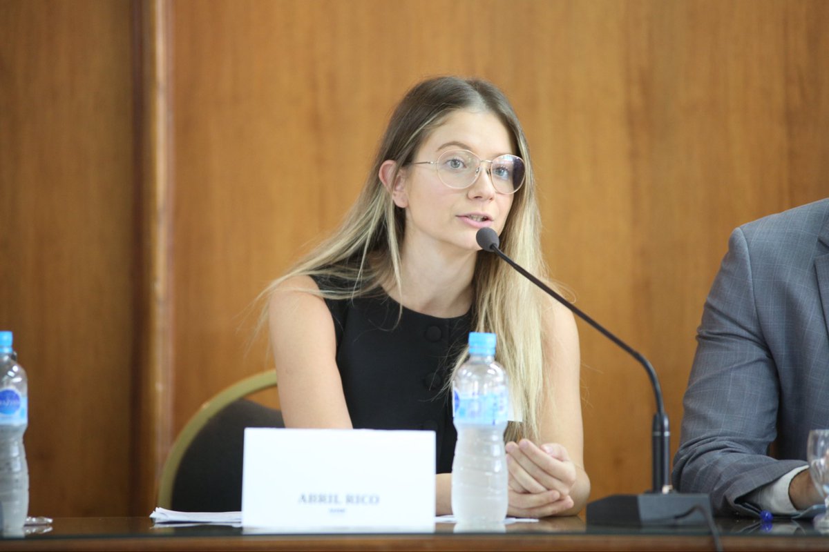 ArgentinaPenal's tweet photo. Panel VI “Debates entorno a la víctima e imputabilidad de colectivos vulnerables”. Ponencias de Abril Rico, Agustina Abraham, Melina Juan y Valentín López de Armentia. Moderación de Stefanía Alba Nájera y relatoria de Octavia Botalla y Gabriel Bombini. https://t.co/ld5IdkezrW