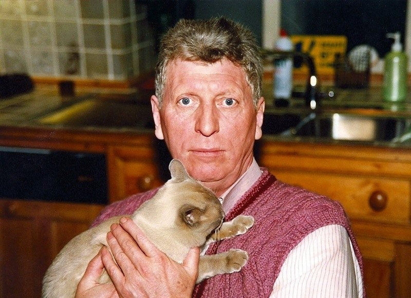 DailyTomBaker's tweet image. Tom Baker with his cat. #TomBaker #DoctorWho #FourthDoctor