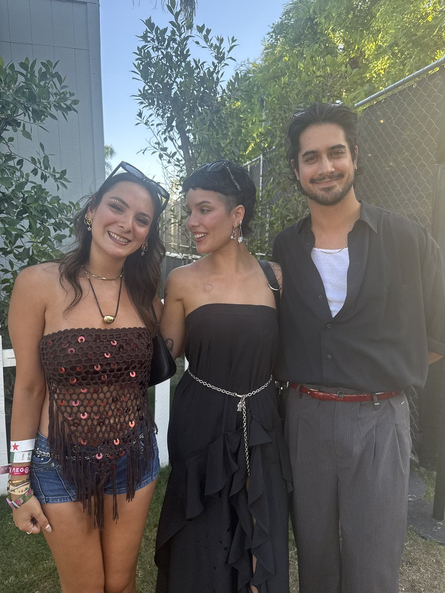 sarah 🌟 tweet media