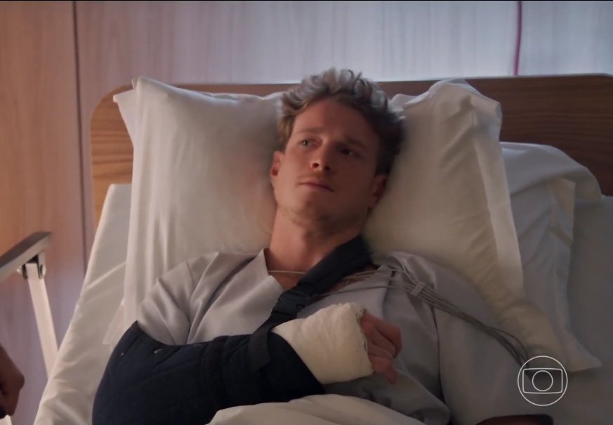 Eu achei que o Leonardo ia ficar no mínimo uma semana em coma o cara saiu rolando igual bosta e só quebrou o braço #TrêsGraças