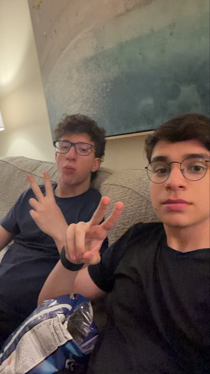 LEV blowz tweet media