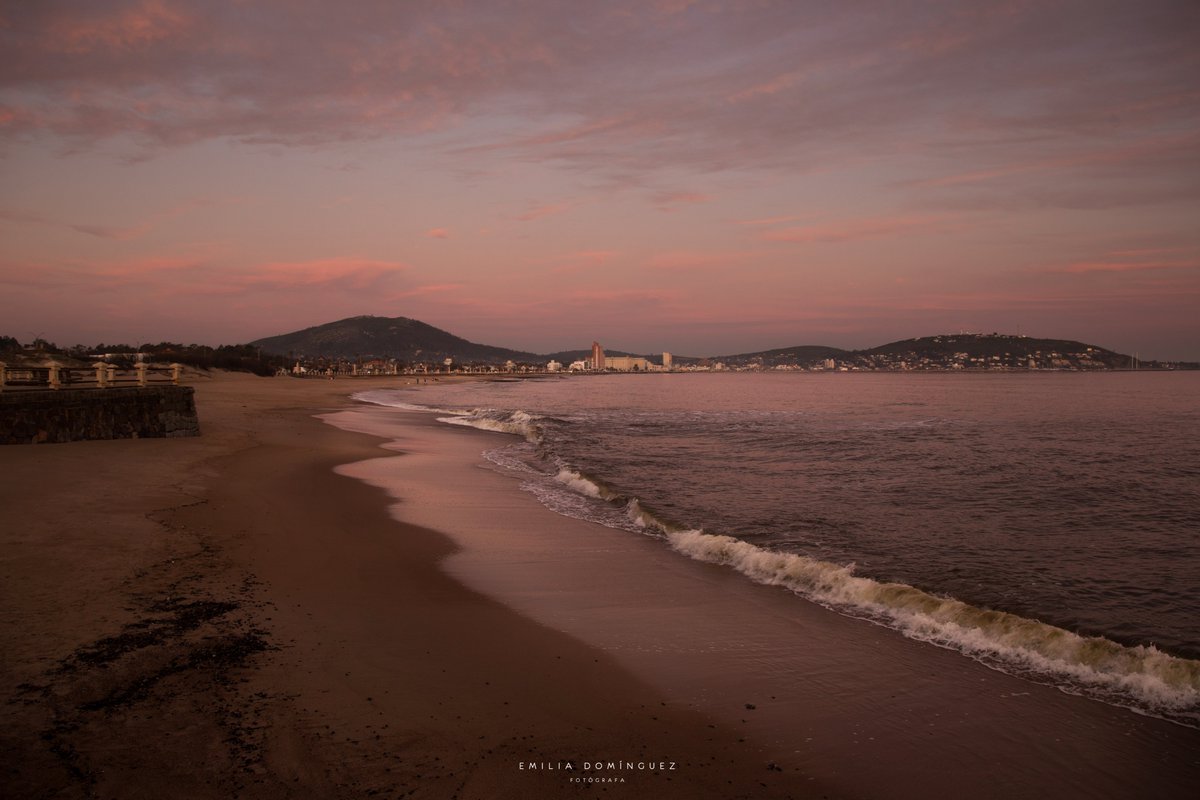 emiliadcph's tweet photo. Un atardecer que parecía una pintura 
#piriápolis https://t.co/iPstYUZbCF
