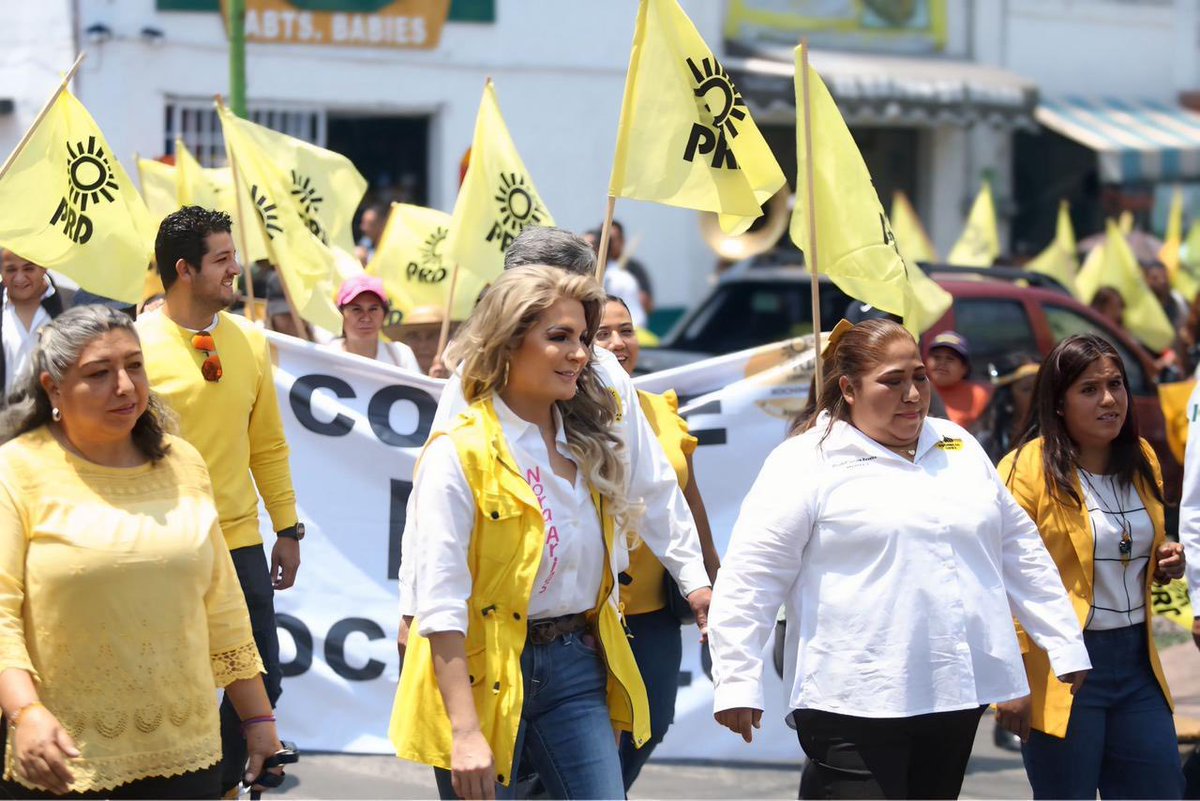 PRDCDMX_OFICIAL's tweet photo. Hoy en el Comité del #PRDXochimilco, tomaron protesta los integrantes de este comité encabezado por la Delegada Presidenta Elizabeth Santana, y los Secretarios de Asuntos Electorales Miguel Epigmenio Gonzalez, Uriel Juárez y Jesús López Cardona Secretario Adjunto. https://t.co/4PLGRsP5kz