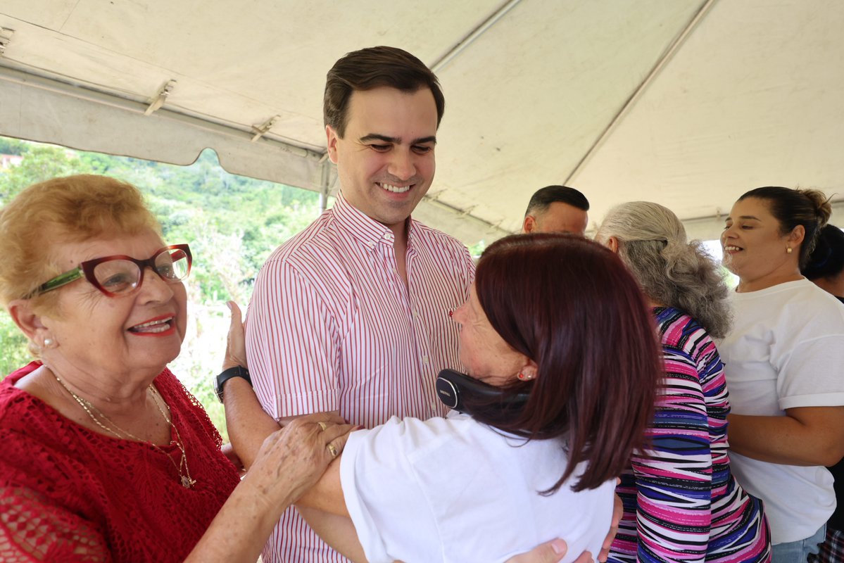 Estoy liderando el Medicare Advantage Integrity Act para atender dos problemas que afectan a pacientes todos los días: acceso a servicios y costos.

Cuando los servicios no se autorizan a tiempo o se complican, la gente lo siente en tiempo, en dinero y en su atención.