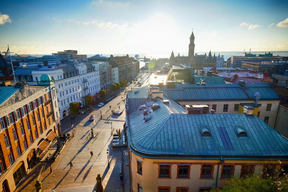 ToshioK's tweet image. Sunset in Helsingborg, Sweden buff.ly/bFysp6d #photography #travel 
#Sunset  #city  #Helsingborg #Sweden #swedish #sun #europe #european #street