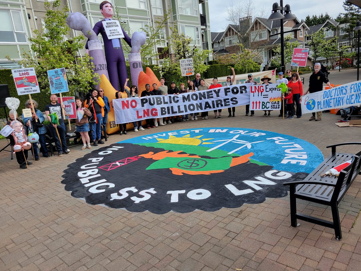 ilovethearts's tweet image. There was a good crowd today at Champlain Square in #Vancouver (Housing Minister Gregor Robertson has his MP office there) to demand an end to subsidies to #LNG polluters and instead to invest in clean, #Renewable #Energy.
