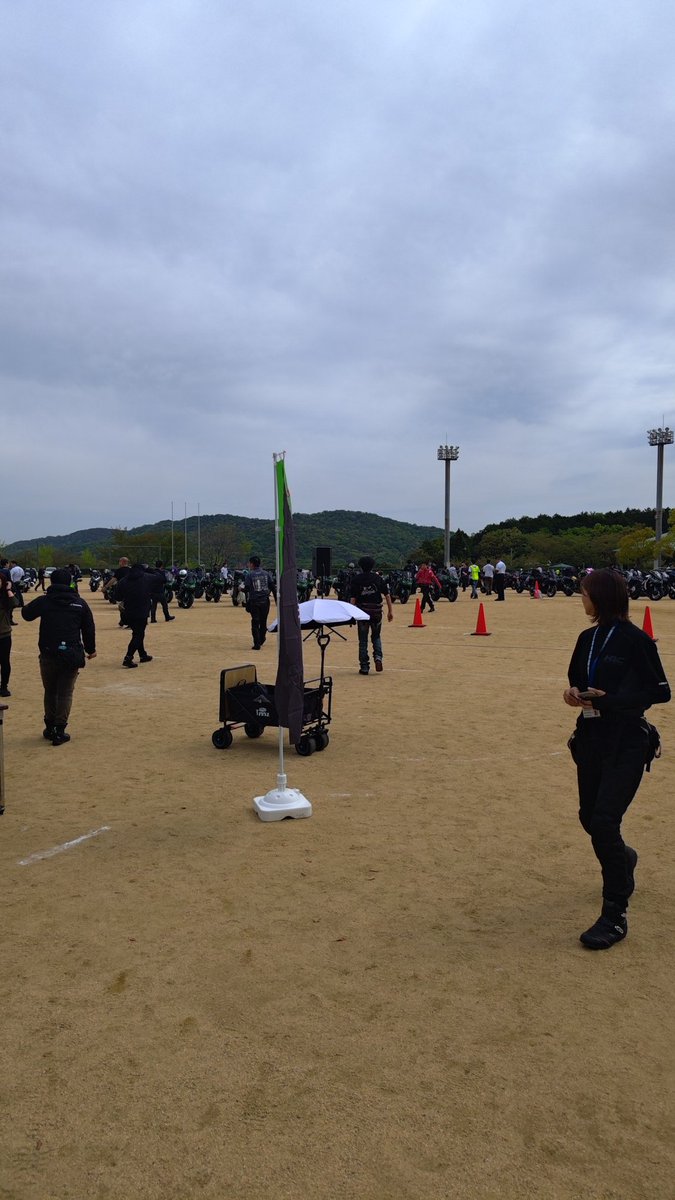 Bike_noridoki's tweet photo. 無事四国忍千MT着！！
まさかのバイク乗り界のアイドルS-chanさん御一行と入場一緒でした🤣
ダメ元で握手をお願いしたら快くしてもらって感謝です！！ https://t.co/XTwIOMlDCo