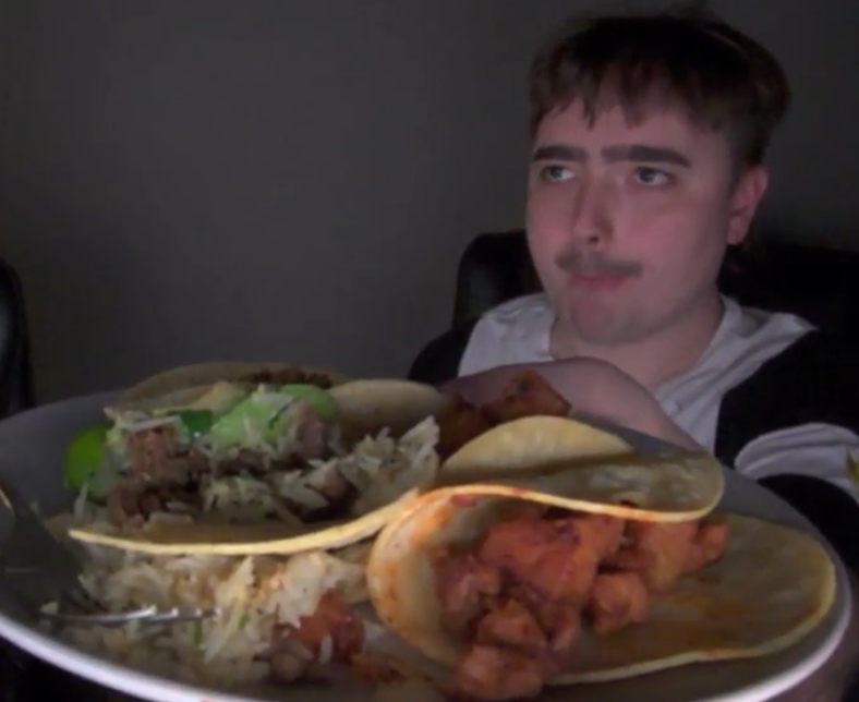 first time <a href="/jetneptune_/">jet</a>  hasnt eaten doordash in how long? 
#fishtanklive #fishtankdotlive