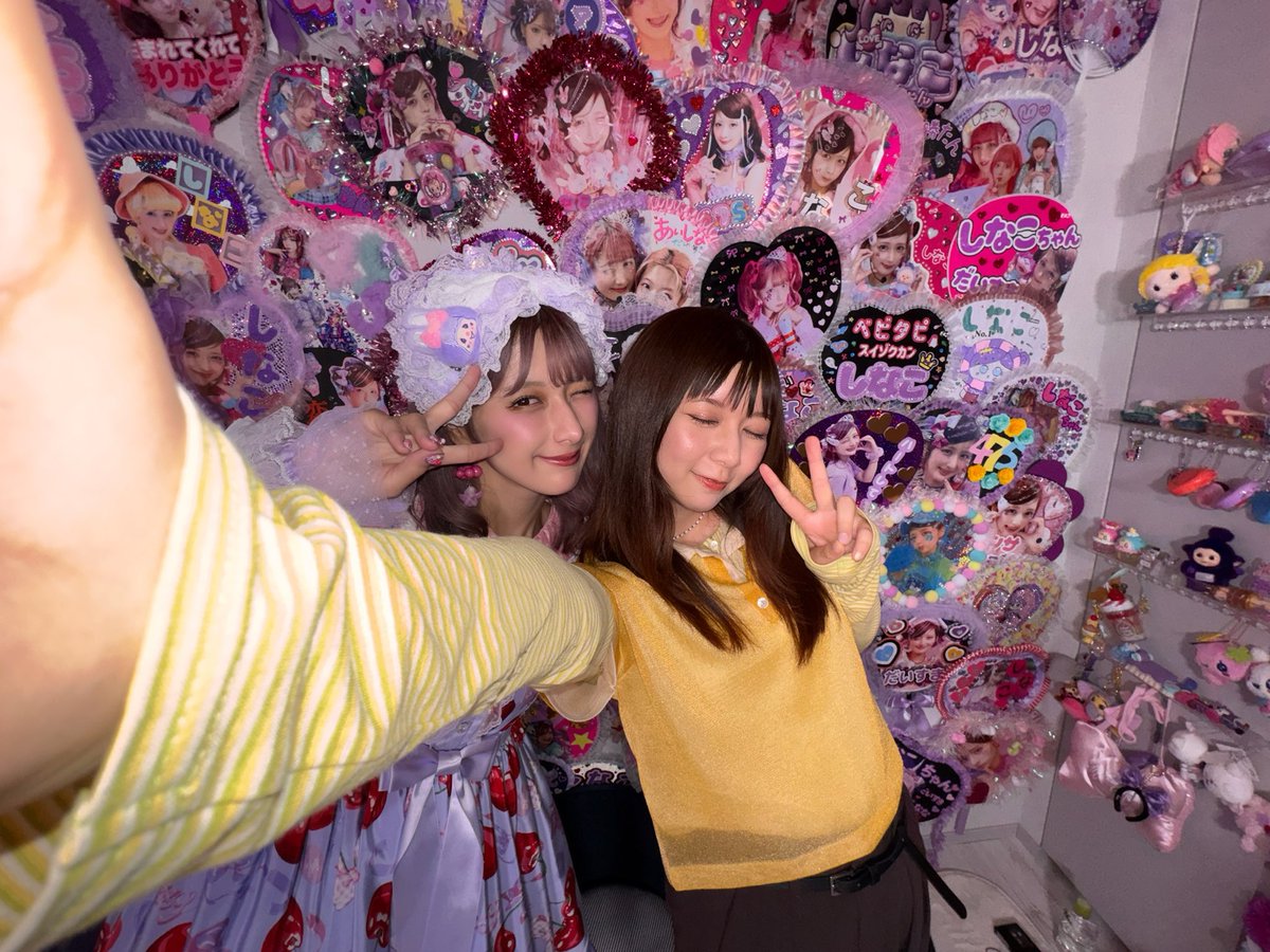 moka_____k's tweet image. こんや7:50〜
「家、ついて行ってイイですか？」
に出演します！
ほぼ毎回見ている大好きな番組で、ただのファンがスタジオにいていいものなのか…?としあわせでした。泣きました。

はじめましてのしなこさん、とてもチャーミングですてきでファンになりました。こんどシール交換したいです♡