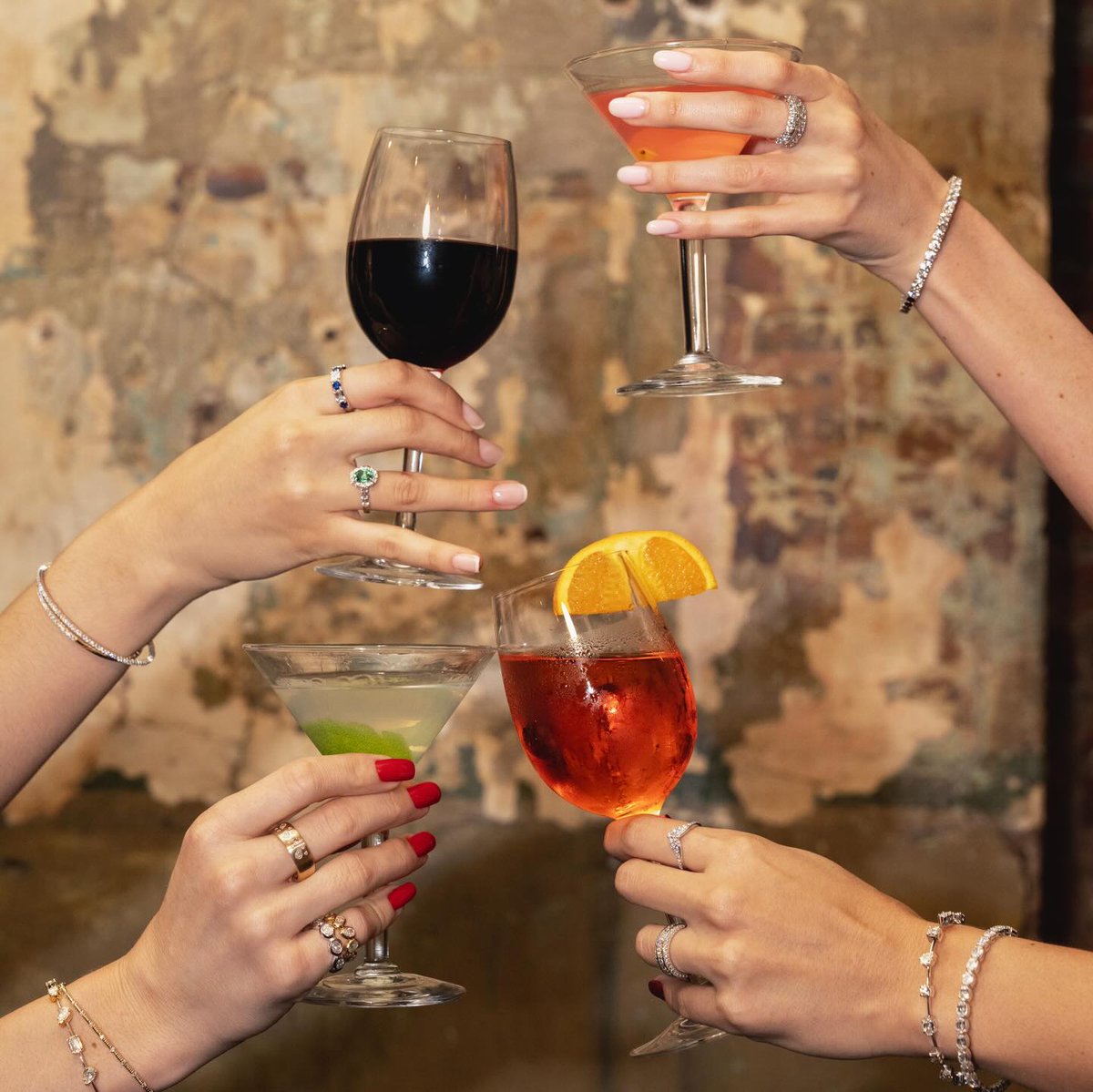 Sergiosjewelers's tweet image. Cheers to sparkle from every angle. 

#ChristopherDesigns #SergiosJewelers #EllicottCity #ShopEllicottCity #FineJewelry