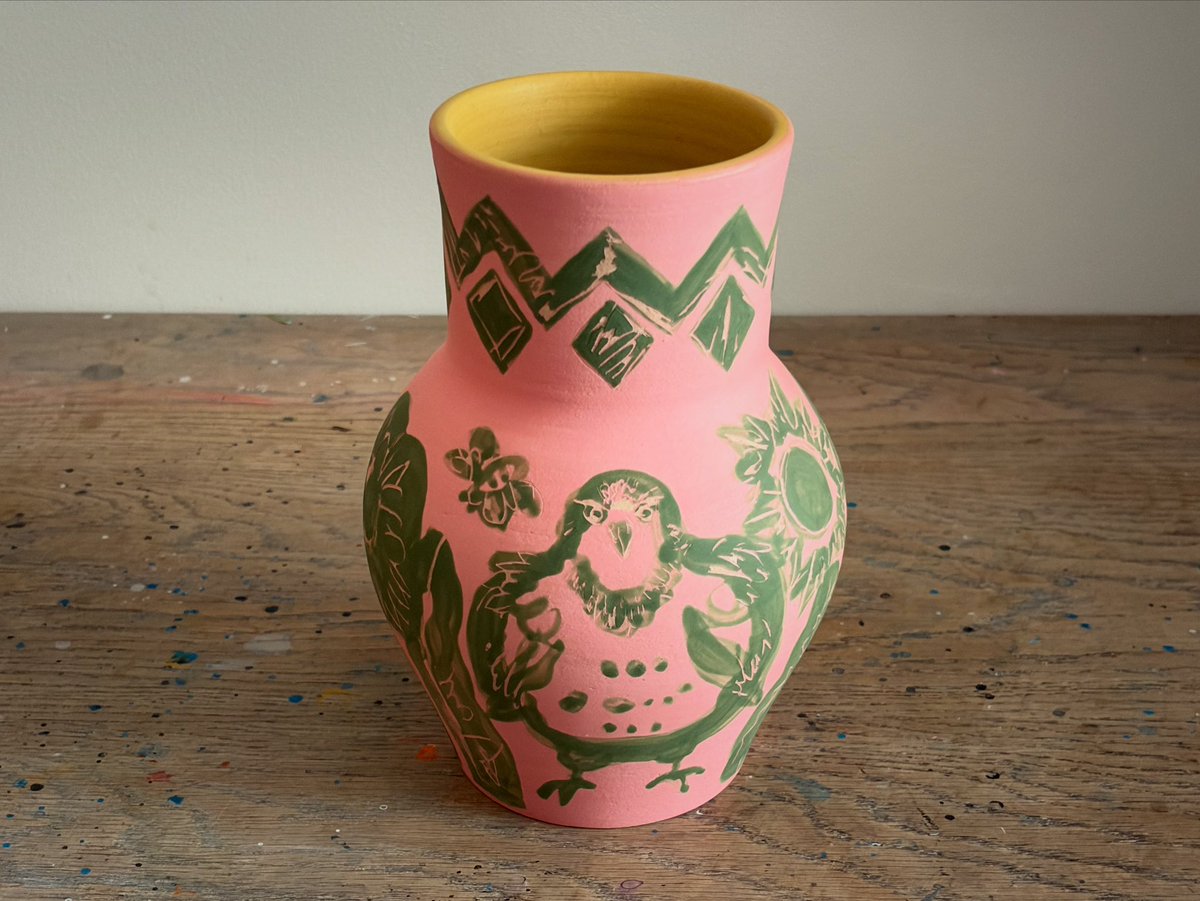 Yellow vase
185×110
Pottery

pink vase
200×130
Pottery

…………………………

芙雨solo exhibition TULAYUS
2026年4月27日（月）〜5月24日（日）
場所 THE EAST END GALLERY <a href="/stand_pub_naru/">Stand Pub Naru / THE EAST END Gallery</a> 

#芙雨 #pottery
#illust_fuu #pottery_fuu