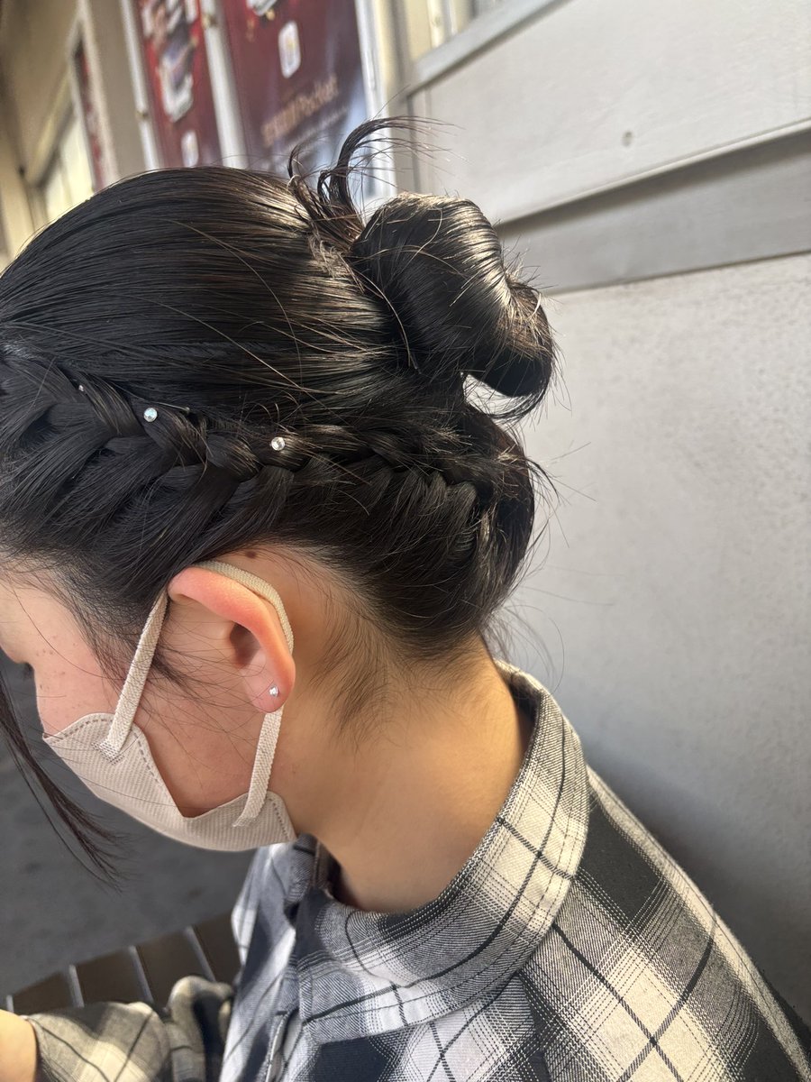 おはよ〜☀️
今日は娘のダンスの発表会
ショートだけどジェルとか使ってカチモリしてみた
今日で辞めるし8年頑張ったな〜