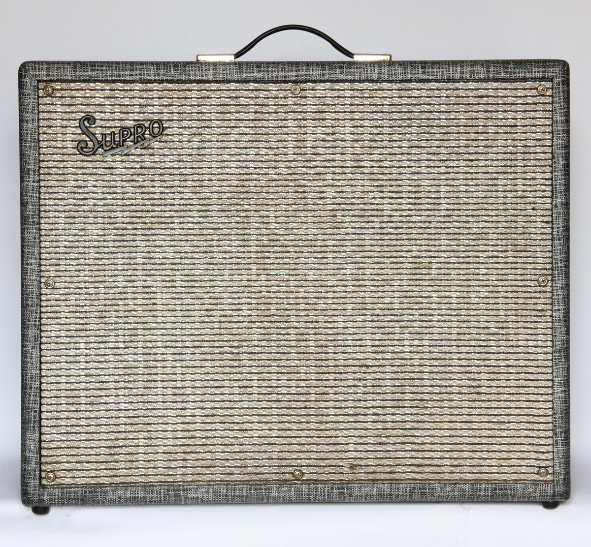 TomsAmpsDetroit's tweet image. 1964 #Supro Thunderbolt. 2 6L6, original 15", a Valco amp. Intended as a bass amp, it is better as guitar amp.

Available for #Detroit #Studio #Rental from Toms-Amps.com, The Home of Vintage Tone. Royal Oak MI 248-808-2951 

Players welcome to come play any of my 165