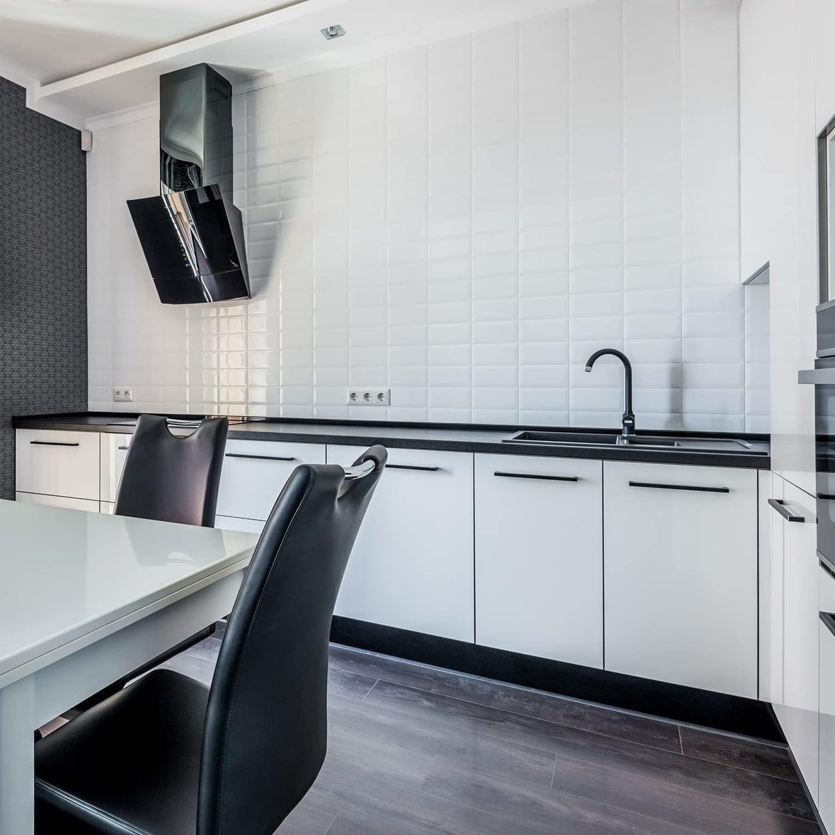 usstoneoutlet's tweet image. Add a sleek touch to your cabinets with our 10" Square Handle in stunning Matte Black! The perfect hardware to complete your New Orleans kitchen design.

zurl.co/j5aJ9 

#MatteBlack #cabinet #hardware #NewOrleans #USStoneOutlet