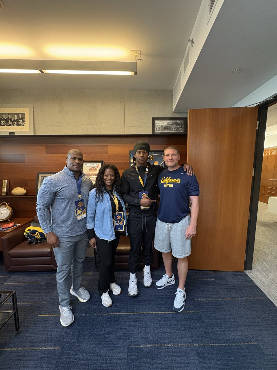 jwvaughn13's tweet photo. I had a great two days visiting @CalFootball . Thanks to all of the coaches and staff for the love.
@CoachLup @CoachBarraza @MWCherrington @CoachHutch_ @quintinn_2  @Big_Ursa_ @BenjiPalu_Cal @ToryDandy @connor_saslow https://t.co/N2IeGy3BRM