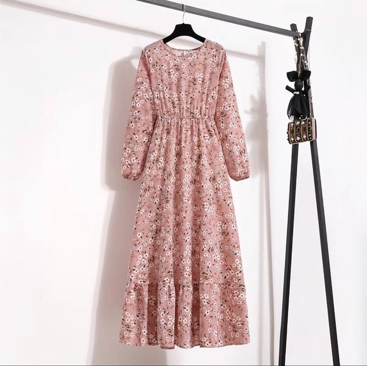 itszatyy's tweet image. Nampak cantik dress ni kan ? Kalau uaolss pakai lgi nampak cantik kan kan kan . Heheheheh 
#dress #outfit #flowerdress