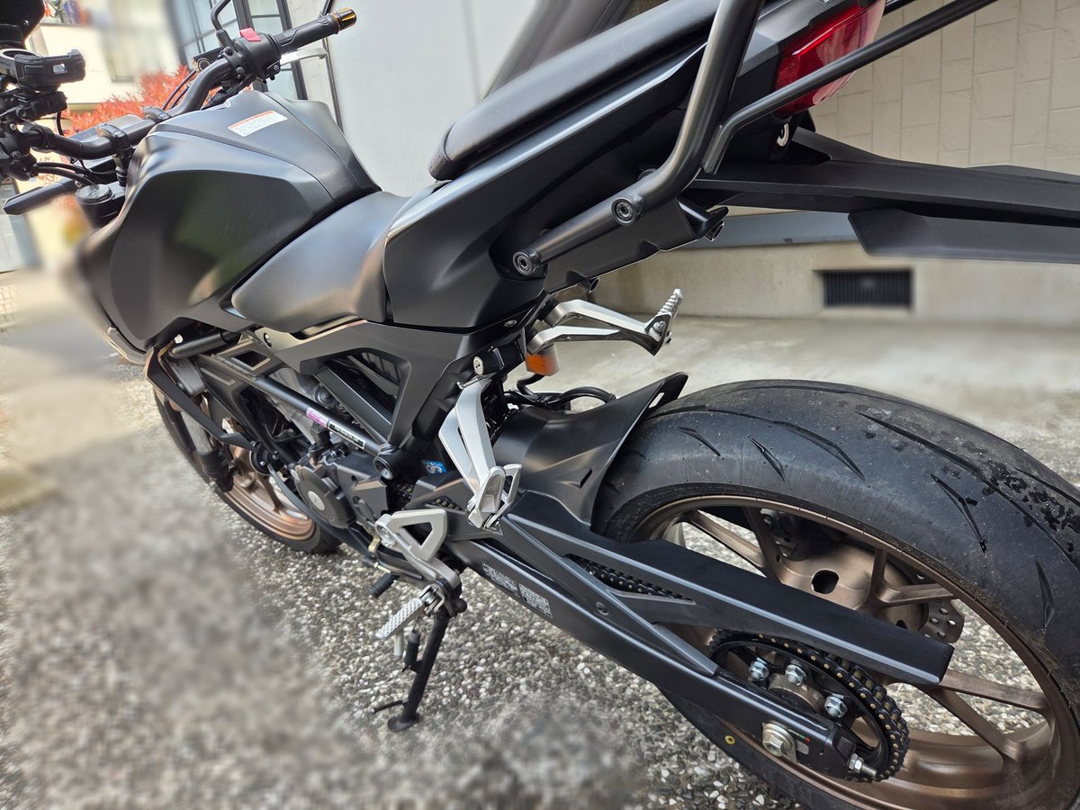 Riku_Watanabe01's tweet photo. 久々の洗車！！！
ようやく綺麗に出来て大満足！
タイヤ交換もチェーンも
交換したから絶好調です🏍
#バイク撮影 #HONDA
#CB125R #JC91 https://t.co/hx0rJ0C52Q