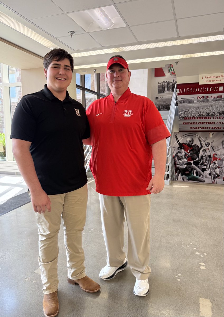 Coltpat63's tweet photo. Thank you @washufootball. @MuellerFBCoach the entire Bears coaching staff and players showed great hospitality on my Junior Day visit. WashU in St Louis is an amazing place. @CoachAaronKeen @thereal_dave_T @BrianPAllen3 @coachfish42 https://t.co/2apvF8frM3