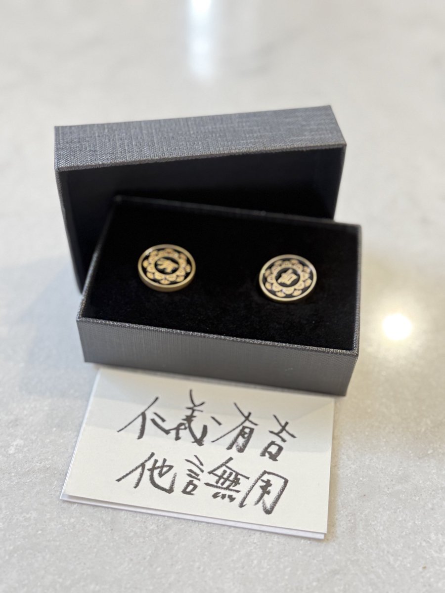 1niconico's tweet image. 反社バッジ届いた！
プラスサイズモデルとしてコーデに取り入れてみた。
最高🤣笑笑
#snd