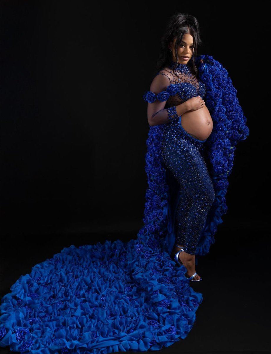 sashas_diva's tweet photo. BIANCA IS HAVING A BABY OMG?! 🥹💙 #Wrestlemania https://t.co/bXpskpDKD1