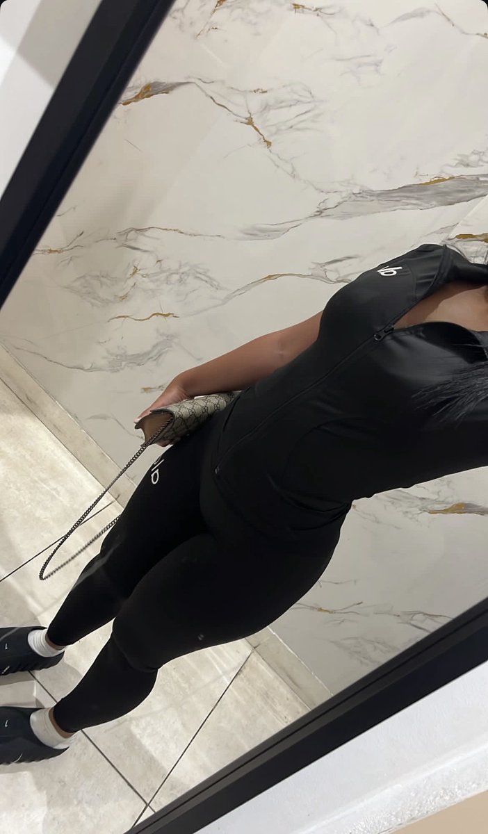 sir_nedom's tweet photo. Je viens de promener mon clébard aux pieds le suivant 🫰🏼

#paypig #findom #moneyslave #soumis #domina https://t.co/HUl7luS4Pg