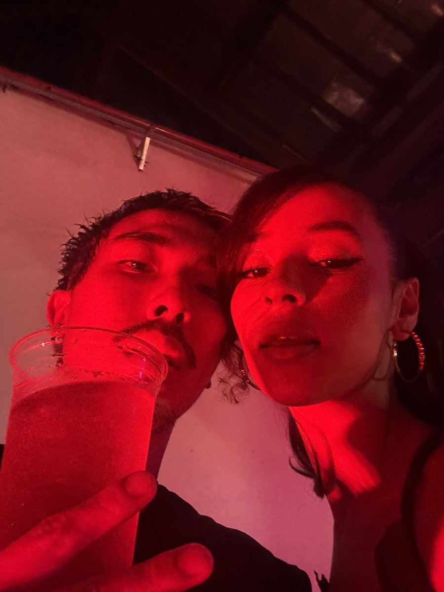 girlPlanB's tweet image. Todo dia alguém pede pra ser nossa marmita mas tipo somos um banquete um pro outro