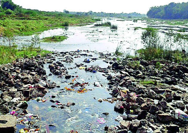 The polluted Erai river needs to be restored before it completely dies and leaves the people dependent on it searching for drinking water.
#savethesmallrivers
#culturalmappingofrivers
#pmo