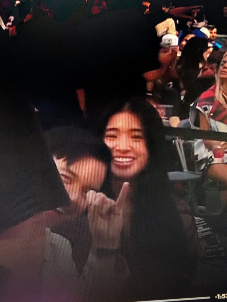 mingidactyl's tweet photo. HELLLOOOO???? SOPHIA IS RINGSIDE AT WRESTLEMANIA??????? https://t.co/RMrWlXMGia