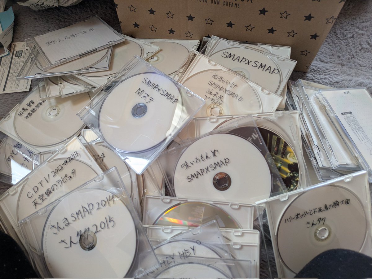marvelshiori's tweet photo. CDどころじゃないSMAPが出てた番組を録画してダビングしてたDVDも処分することになるSMAPの思い出·····SMAPありがとう https://t.co/BXIQHfHHM0