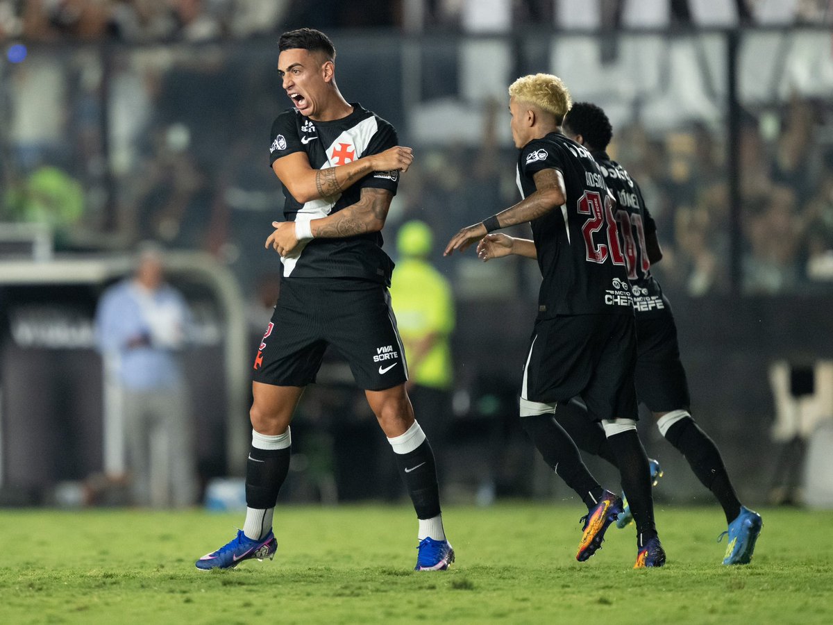 Curiosidade interessante: desde que o Roberto faleceu, em janeiro de 2023, o Vasco venceu todos os “jogos de aniversário” do Dinamite.

2023: Atlético-MG 1x2 Vasco
2024: Vasco 2x1 Grêmio
2025: Vasco 3x1 Sport
2026: Vasco 2x1 São Paulo

Valeu, Roberto! ❤️