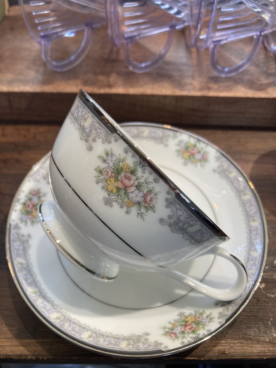 kaze_coffeeshop's tweet image. おはようございます。
風珈琲店、オープンしました。
比叡山山頂付近は晴れ。
今朝の一杯は、
#noritake カップ＆ソーサー
今日もよろしくお願いします。