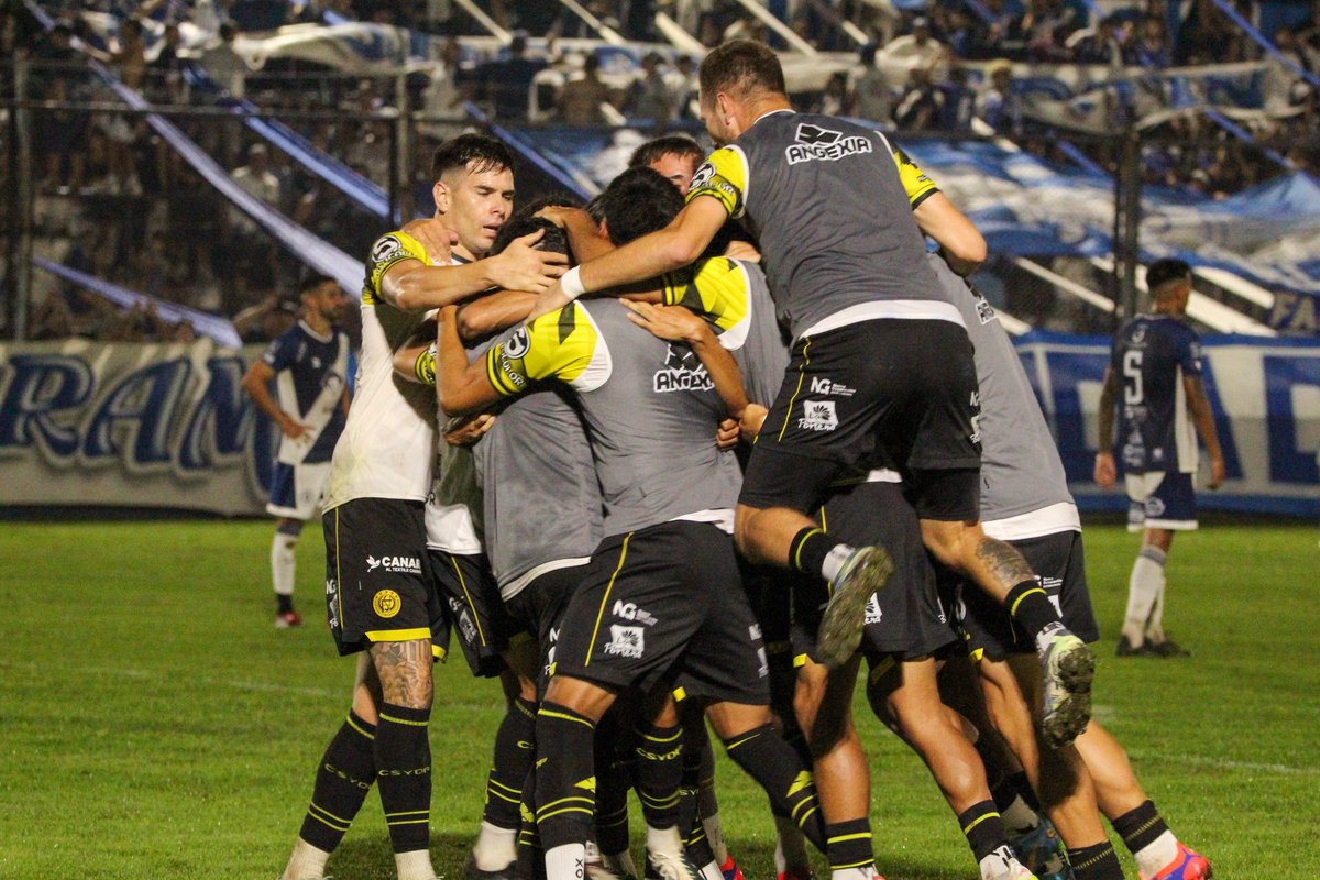 CSyDFlandria's tweet photo. ¡¡GGGAAAAAAANOOOOOOOOOOOOOOOOOO FLANDRIAAAAAAAAAAA!! 💛🖤💛

San Martín de Burzaco 0-1 Flandria

⚽️ Milton Vasconcelo 

#VamosFlandria 👊 https://t.co/3R3lFpfMh8