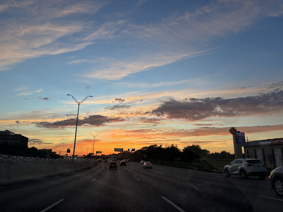 himboredfield's tweet photo. a sky so beautiful you almost forget what it’s like to experience stars hockey irl https://t.co/mxjsQSXmqZ
