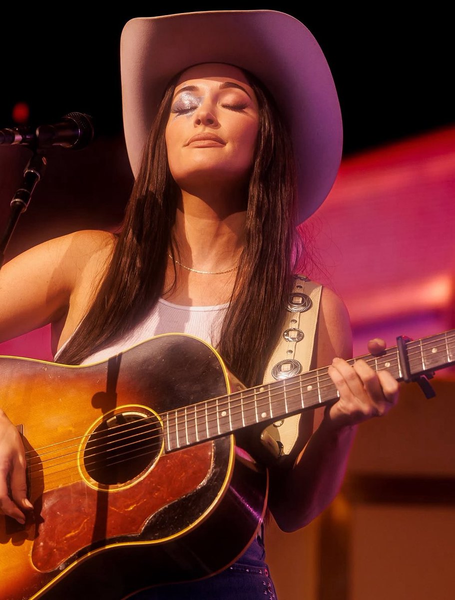 Kacey Musgraves Brasil ★ tweet media