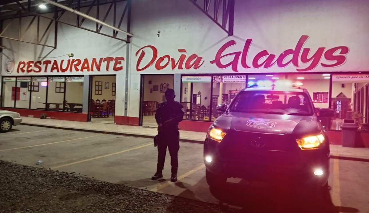 policiadepanama's tweet photo. #Comarcal | Desarrollamos acciones operativas y preventivas en distintos sectores de los distritos de San Félix, Remedios y San Lorenzo, a fin de garantizar la seguridad y evitar hechos delictivos. #DiosYPatria https://t.co/VztHqdBL7r