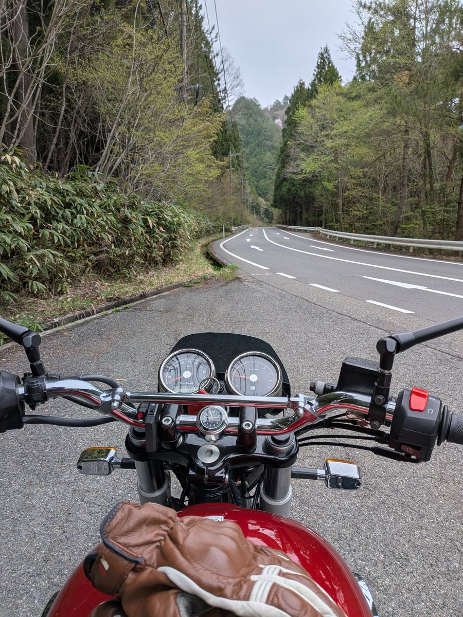 slip_44's tweet photo. ひさびさに峠道
#朝駆け
#ロイヤルエンフィールド
#int650
#スパ羅漢 https://t.co/JTTX9pNBYB