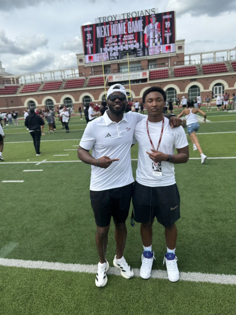 JacobEley1's tweet photo. Had a great day today at T-day!! Ready for camp in June. @TheChozenHump @CoachBanks2008 @KenSignoretti @HallTechSports1 @coachHillEley @ArrittFrank @FUMAPGFootball https://t.co/yGVWgtLusd