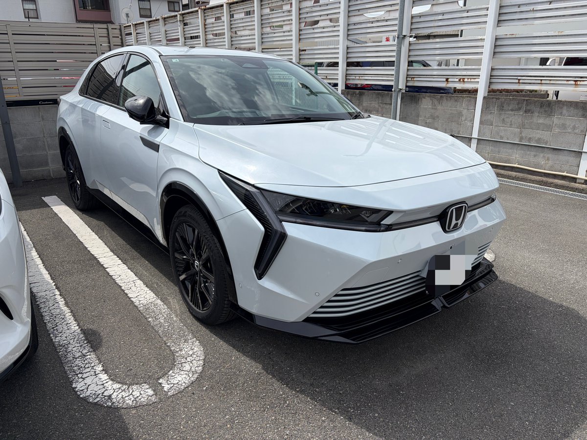 ta1023ku660's tweet image. FL5でちょっとした事があり先程ディーラーに行ったらインサイト(試乗車)が置いてあったのでご好意で少し見せてもらいました
第一印象は車内の匂い…笑
偏見ですが中国っぽい感じがぷんぷんしておりました😅
航続距離は残量99%でA/C無488km、有で455kmと日常使いでは十分かと…
#インサイト
#INSIGHT