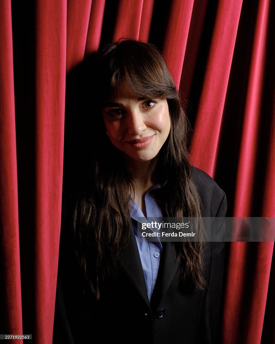 Come sempre ..cala il sipario su una giornata bella e frenetica..ma non sulle emozioni che ho provato nel seguirti su quel palco del cinema💥oggi è stato il tuo giorno #ÖzgeGürel❤️e spero che tu abbia avuto tanto  successo👌e che #TheAnnesiNinja possa essere visto in tutto il🌎