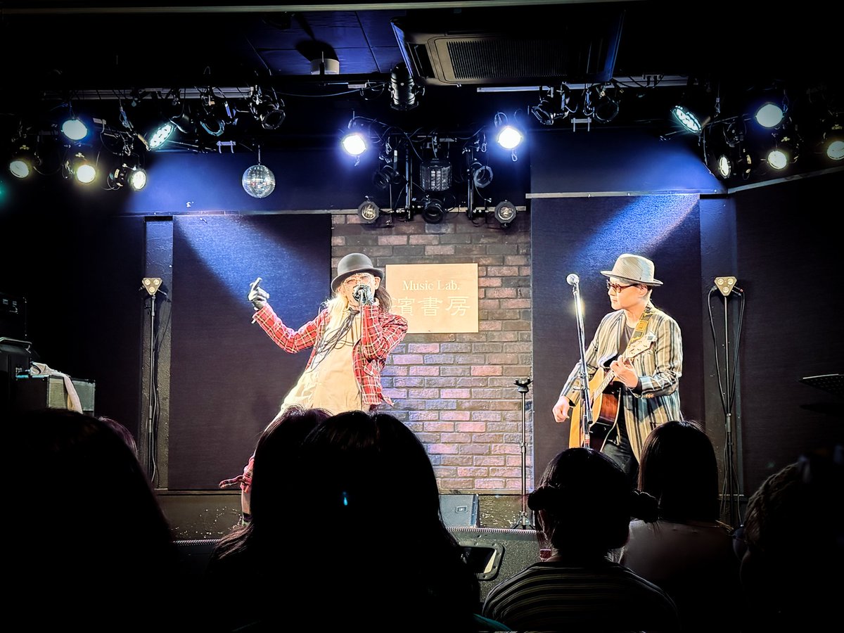 test-No. official tweet media