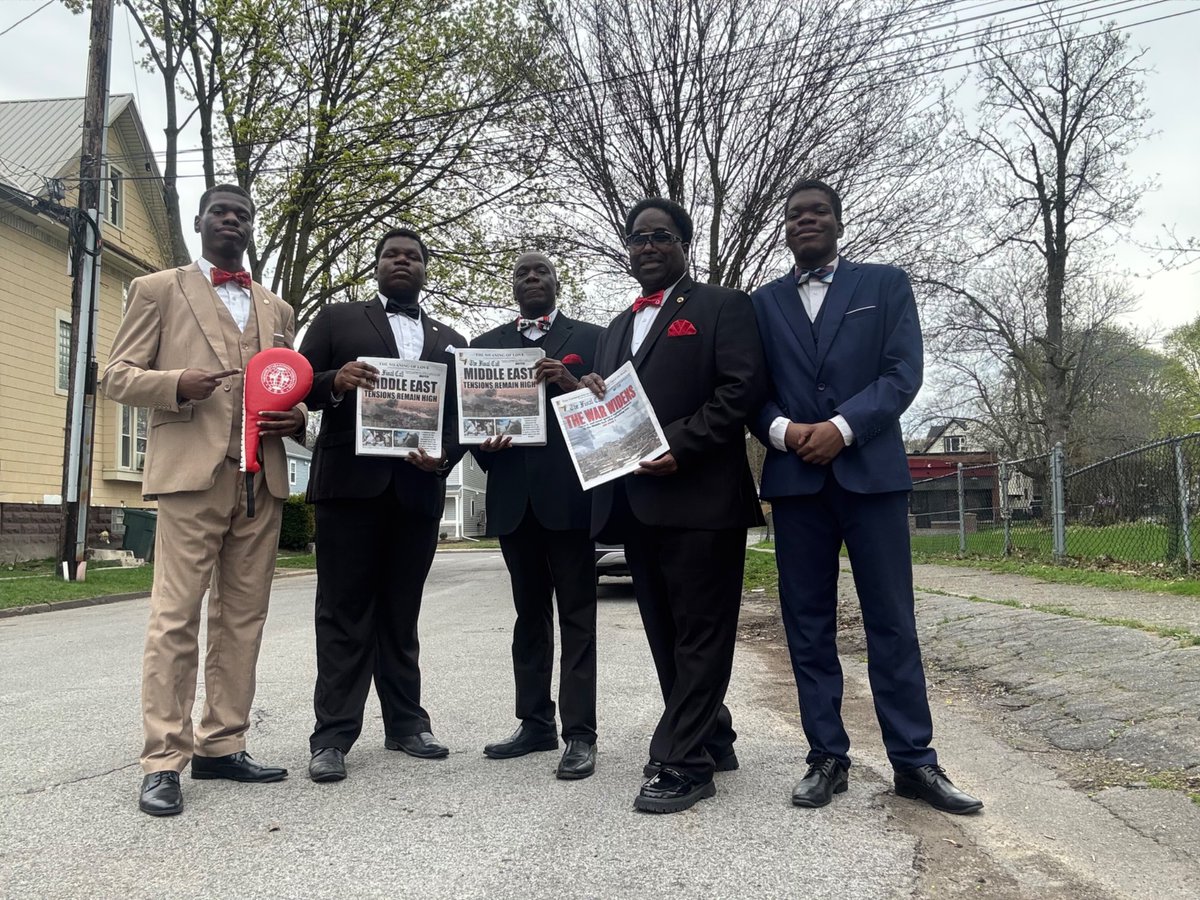 Keon_X's tweet photo. Be the Example of the Change you want to see!
We Must Make Our Community A Decent And Safe Place To Live!
#TruthTrafficking with the #BEESquad #Rochester #NewYork https://t.co/jNAvbMROJx