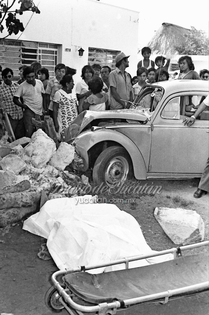 DiariodeYucatan's tweet image. #MÉRIDA | La Semana Hace 50 Años: MORTAL ACCIDENTE 🚨
📰 Publicado el martes 13 de abril de 1976 en nuestra edición impresa:

ACCIDENTE.— Trágico accidente de tránsito se registró ayer alrededor de las cuatro de la tarde en el cruzamiento de las calles 86 (avenida Juárez) y 47,