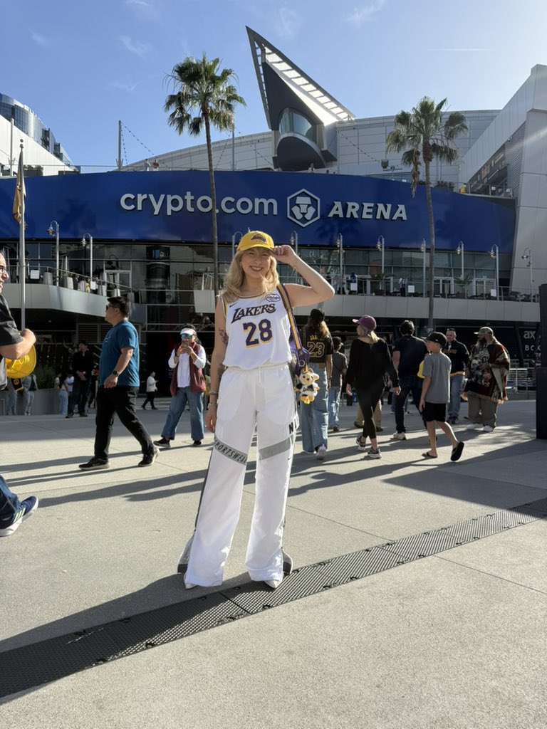 eliseryann's tweet image. ROUND 1 GAME 1 #LakeShow