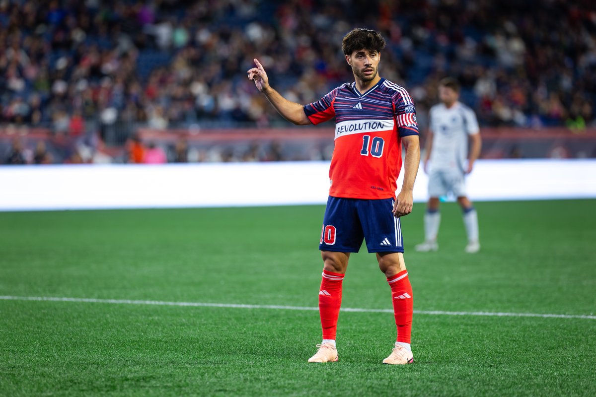 New England Revolution midfielder Carles Gil has joined the MLS 50 goal, 50 assist club.

2-1 to New England.

📸: <a href="/AdrianHeinsohn/">Adrian Heinsohn-Roe</a> 
#NERevs | #MLS