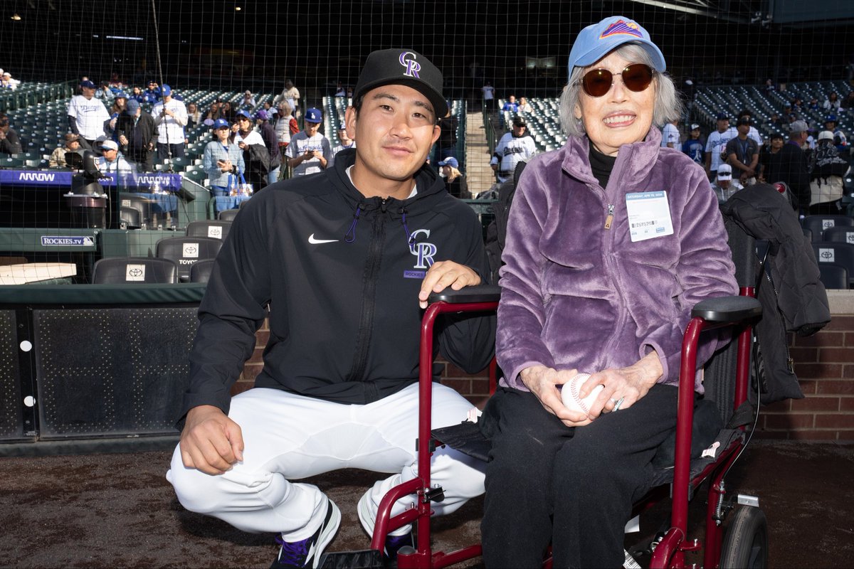 菅野智之、長崎の原爆を生き延びた100歳の桃代さんと記念写真📸 試合前