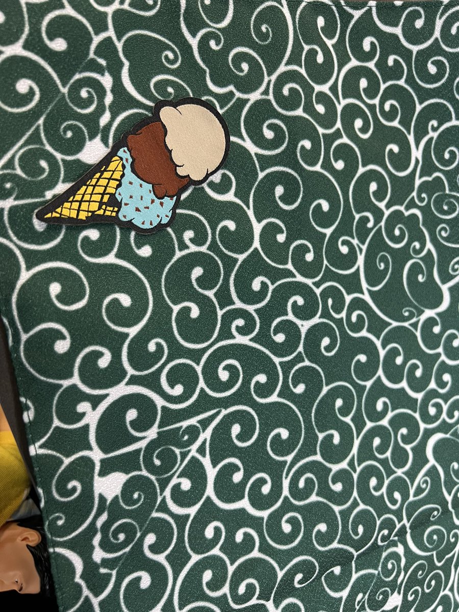 llo3_r_olzq's tweet image. 風呂敷ニシキドかわいいよーー！！！
風呂敷にアイスクリームのワッペン貼っても可愛いかもと思いました🥹
#ONEMANSHOW
#錦戸亮
#グッズ
#ストレッチニシキド